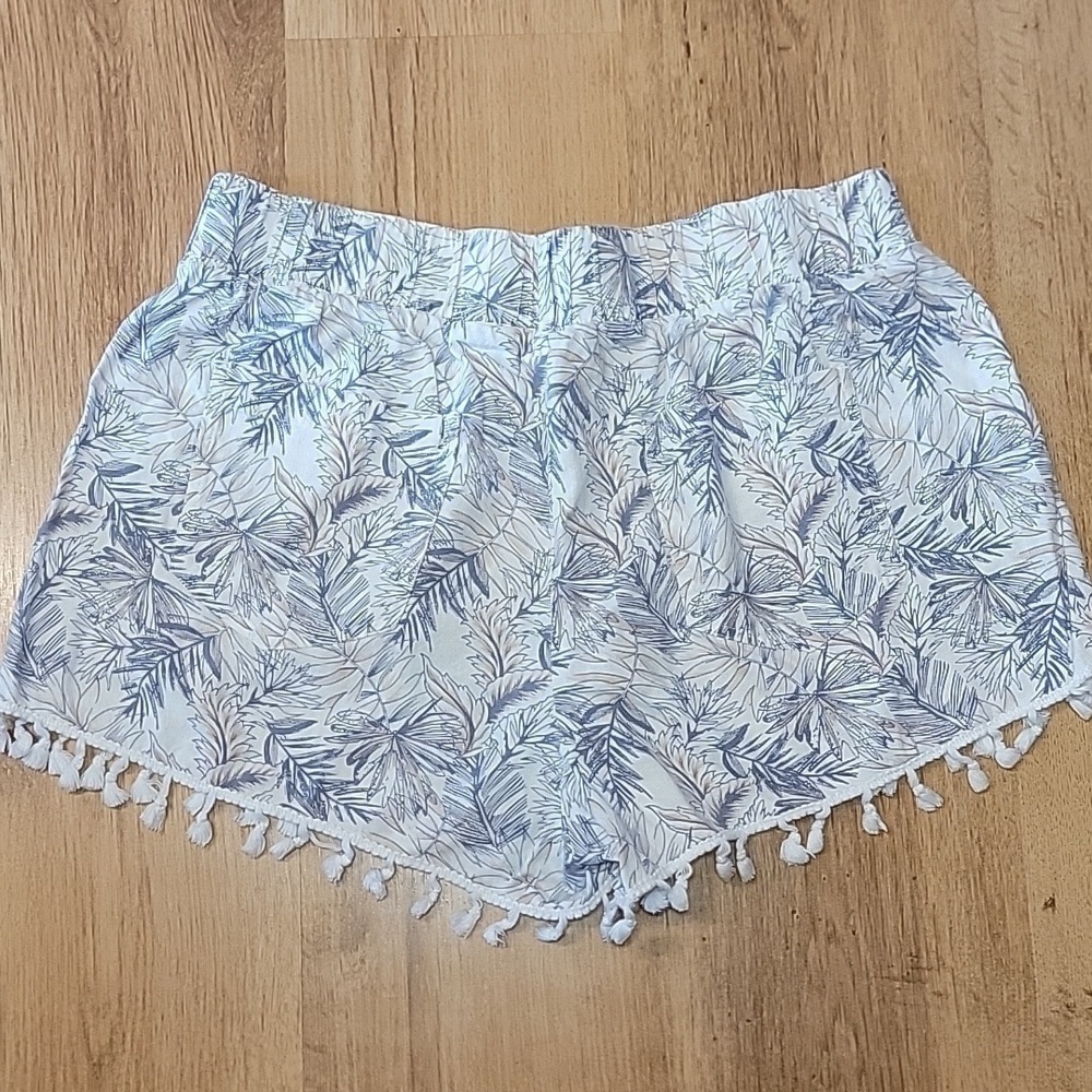 Tropical Print Tassle Shorts - Picture 5 of 6